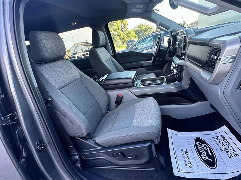 Ford F-150 Vehicle Full-screen Gallery Image 16