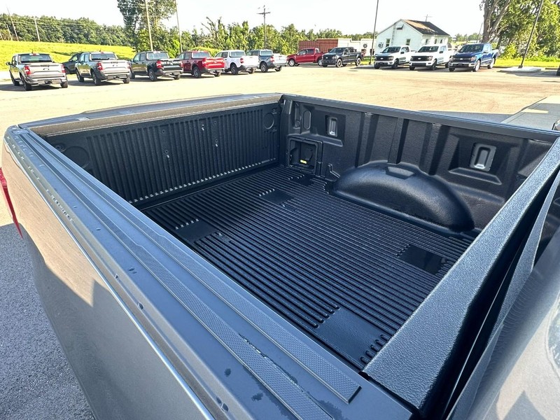 Ford F-150 Vehicle Full-screen Gallery Image 17