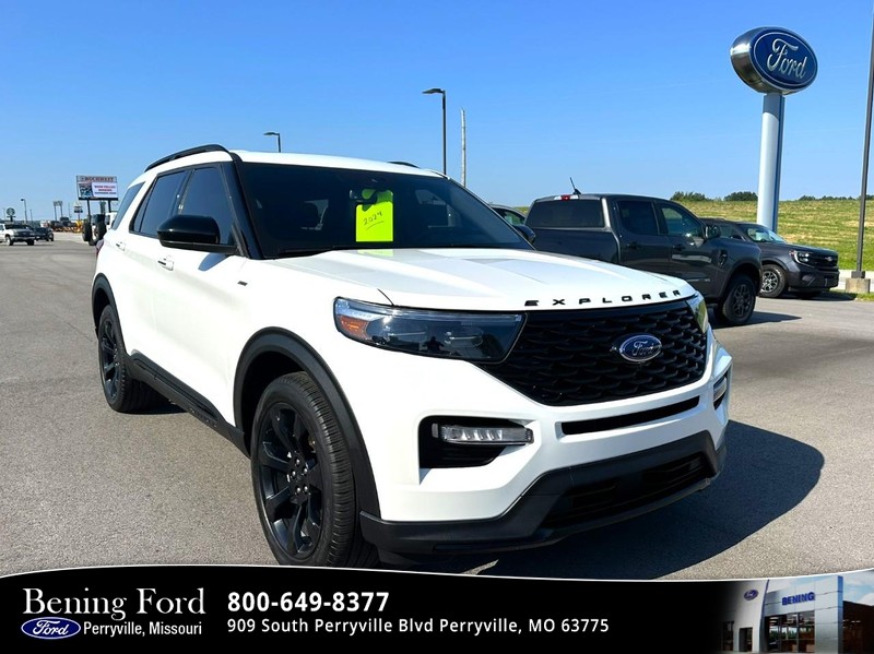 Ford Explorer Vehicle Full-screen Gallery Image 01
