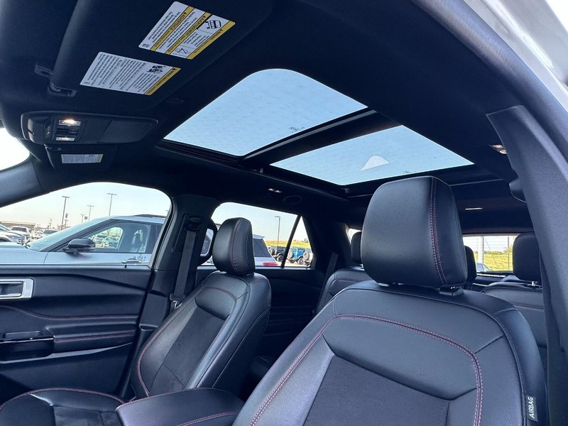 Ford Explorer Vehicle Full-screen Gallery Image 09