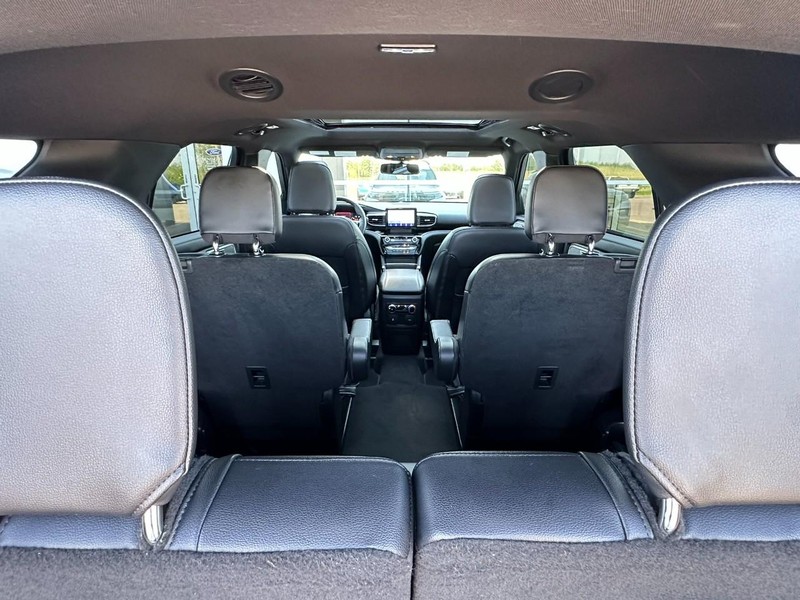 Ford Explorer Vehicle Full-screen Gallery Image 19