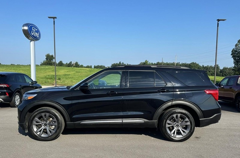 Ford Explorer Vehicle Full-screen Gallery Image 05