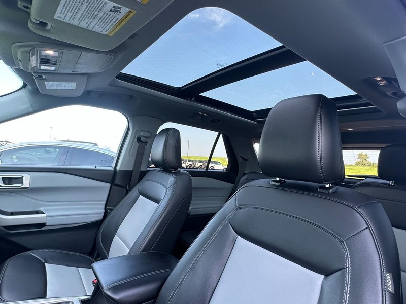 Ford Explorer Vehicle Full-screen Gallery Image 08