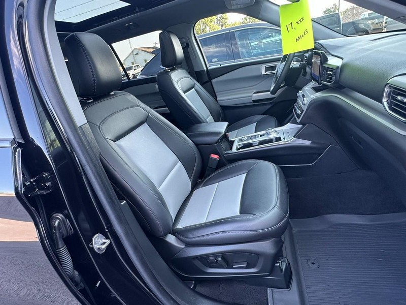Ford Explorer Vehicle Full-screen Gallery Image 13
