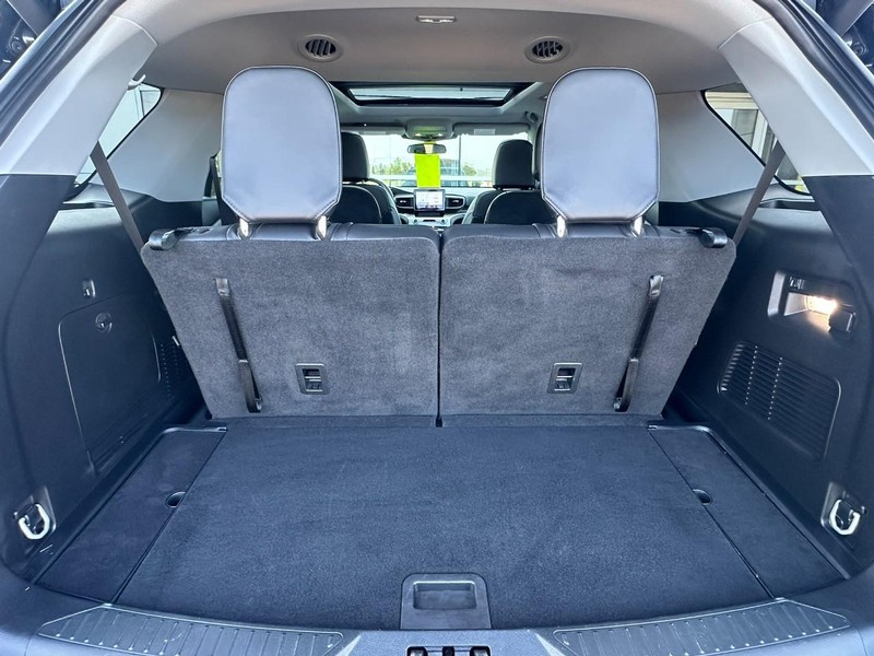 Ford Explorer Vehicle Full-screen Gallery Image 15