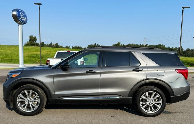 Ford Explorer Vehicle Full-screen Gallery Image 05