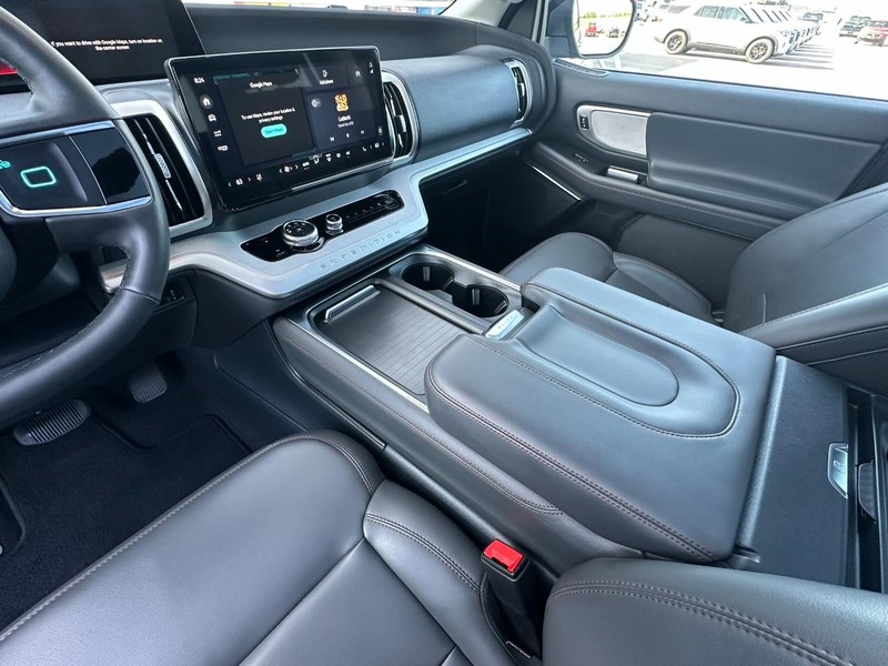 Ford Expedition Vehicle Full-screen Gallery Image 09