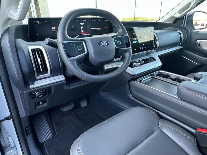 Ford Expedition Vehicle Full-screen Gallery Image 10