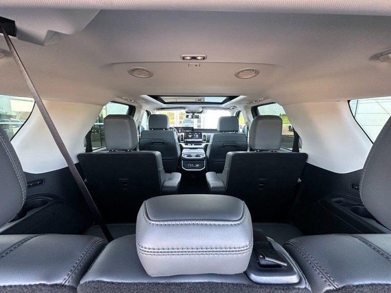 Ford Expedition Vehicle Full-screen Gallery Image 19