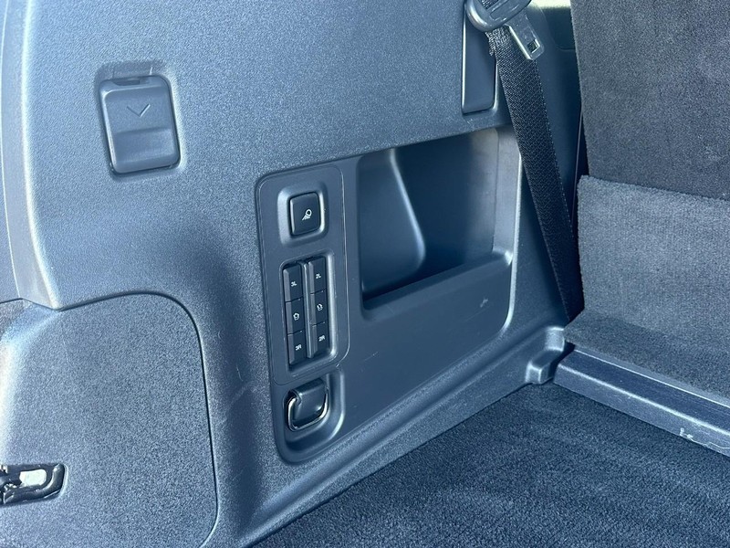 Ford Expedition Vehicle Full-screen Gallery Image 22