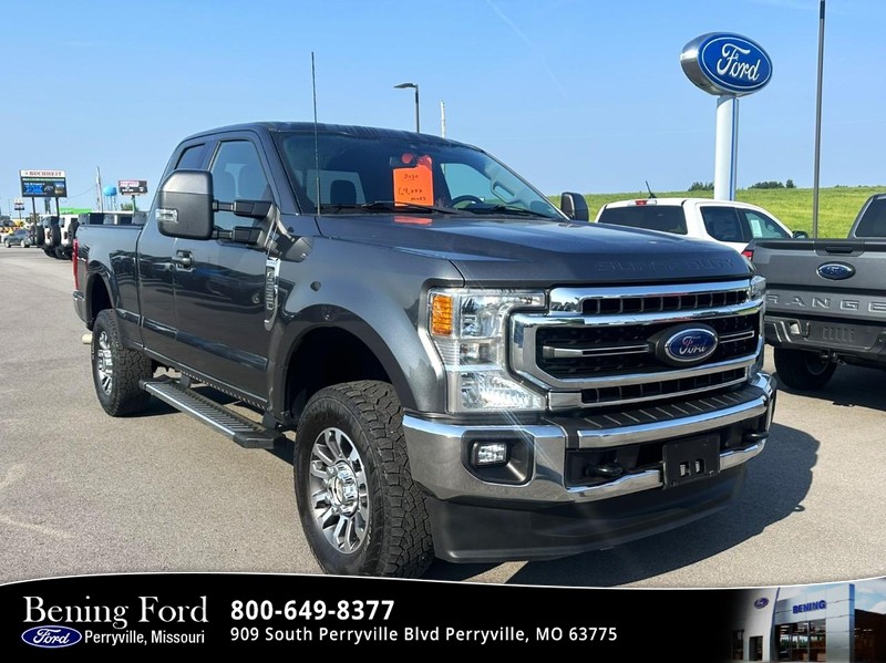 Ford Super Duty F-350 SRW Vehicle Full-screen Gallery Image 01