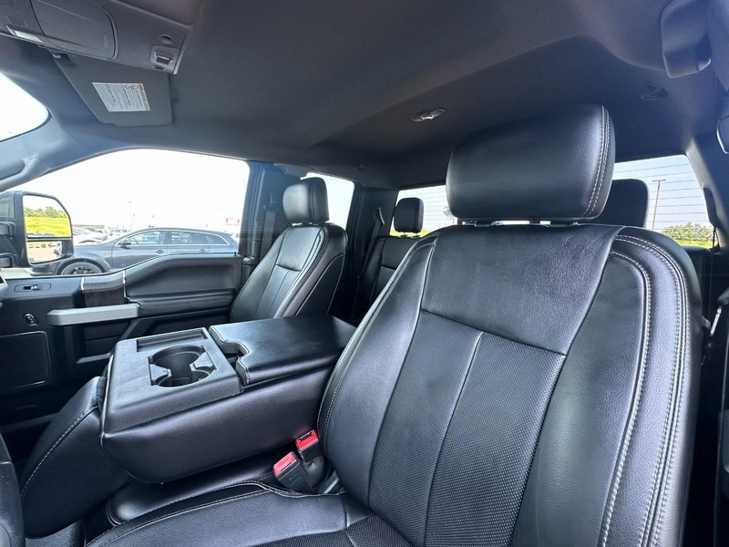 Ford Super Duty F-350 SRW Vehicle Full-screen Gallery Image 07