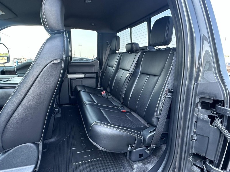 Ford Super Duty F-350 SRW Vehicle Full-screen Gallery Image 11