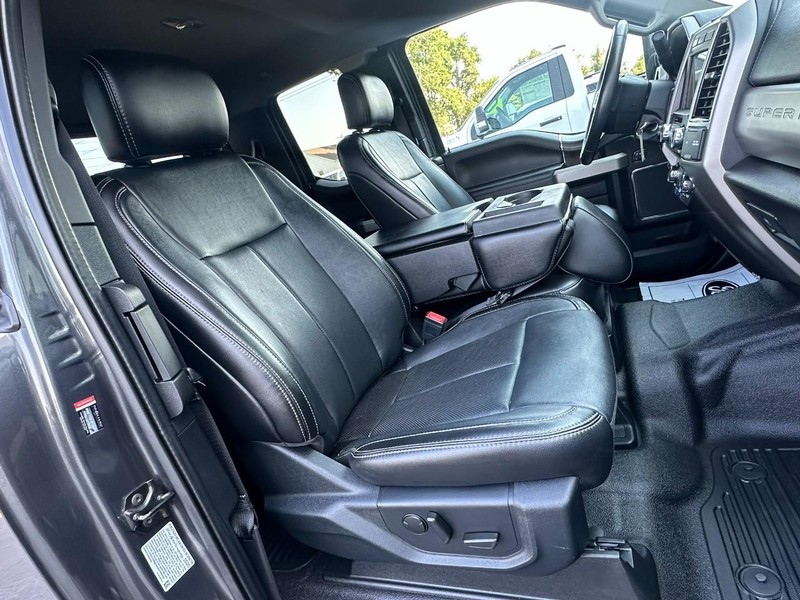 Ford Super Duty F-350 SRW Vehicle Full-screen Gallery Image 13