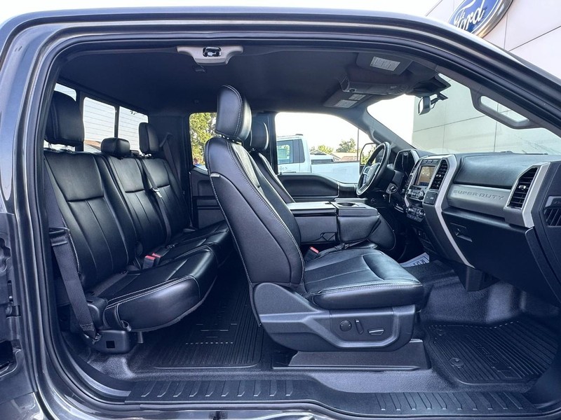 Ford Super Duty F-350 SRW Vehicle Full-screen Gallery Image 14