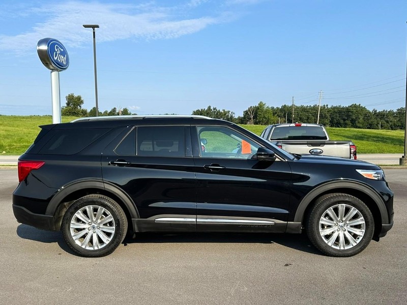 Ford Explorer Vehicle Full-screen Gallery Image 02
