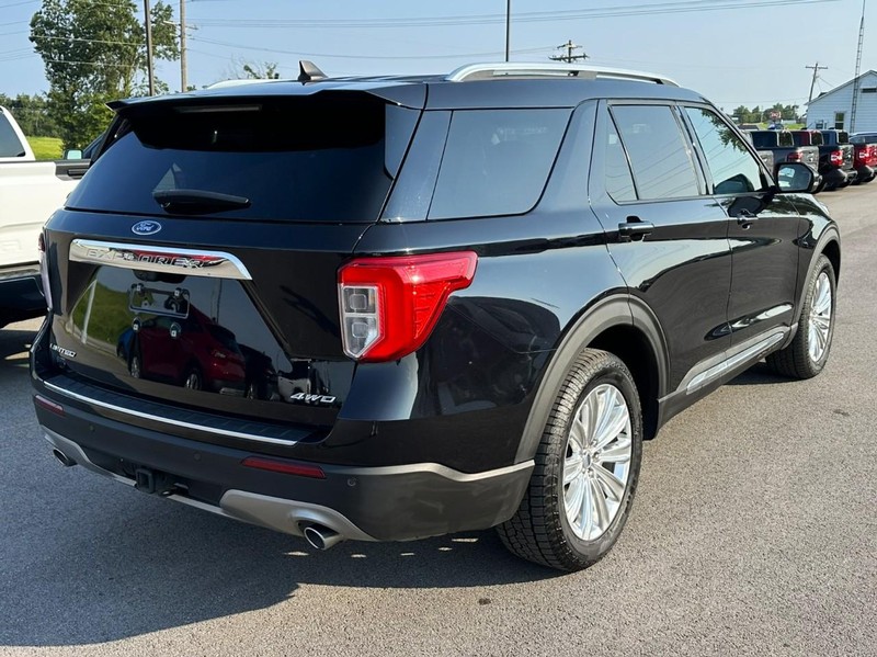 Ford Explorer Vehicle Full-screen Gallery Image 03