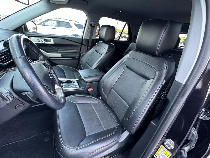 Ford Explorer Vehicle Full-screen Gallery Image 07