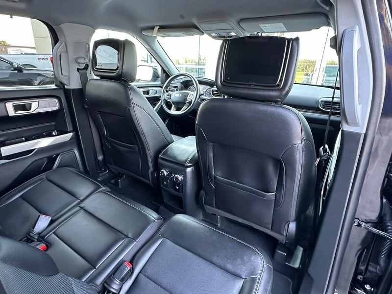 Ford Explorer Vehicle Full-screen Gallery Image 13