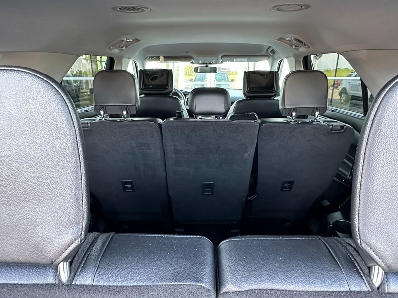 Ford Explorer Vehicle Full-screen Gallery Image 17