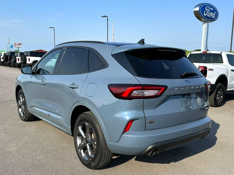 Ford Escape Vehicle Full-screen Gallery Image 05