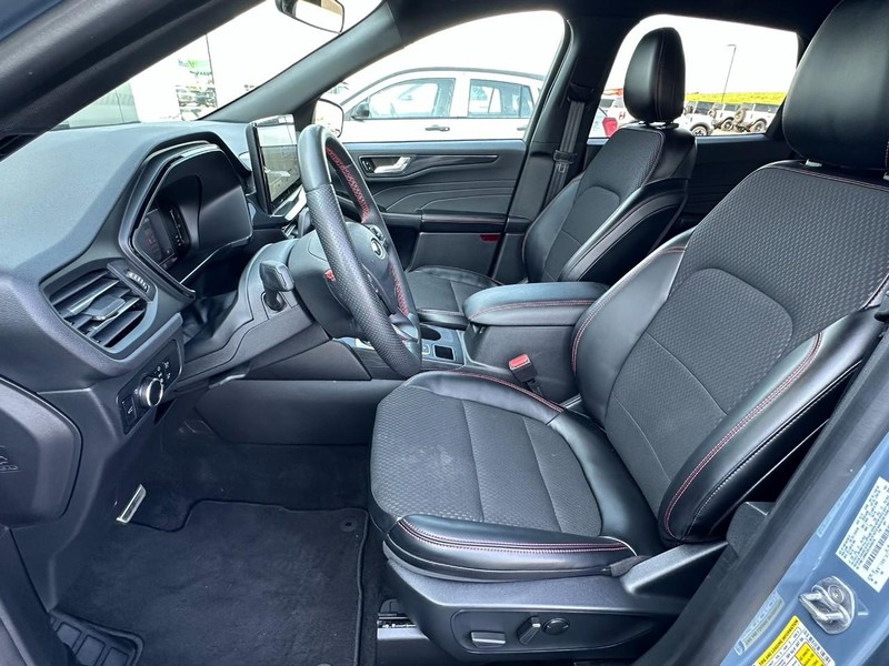 Ford Escape Vehicle Full-screen Gallery Image 06