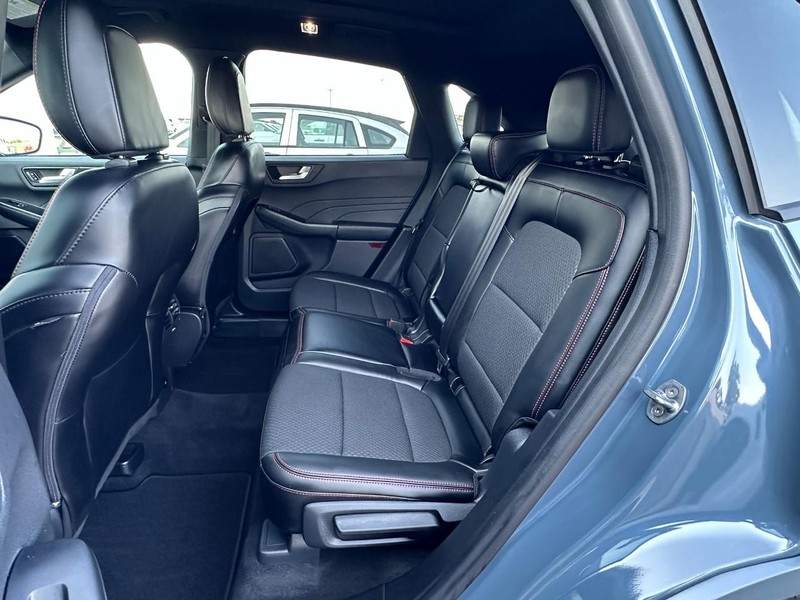 Ford Escape Vehicle Full-screen Gallery Image 10