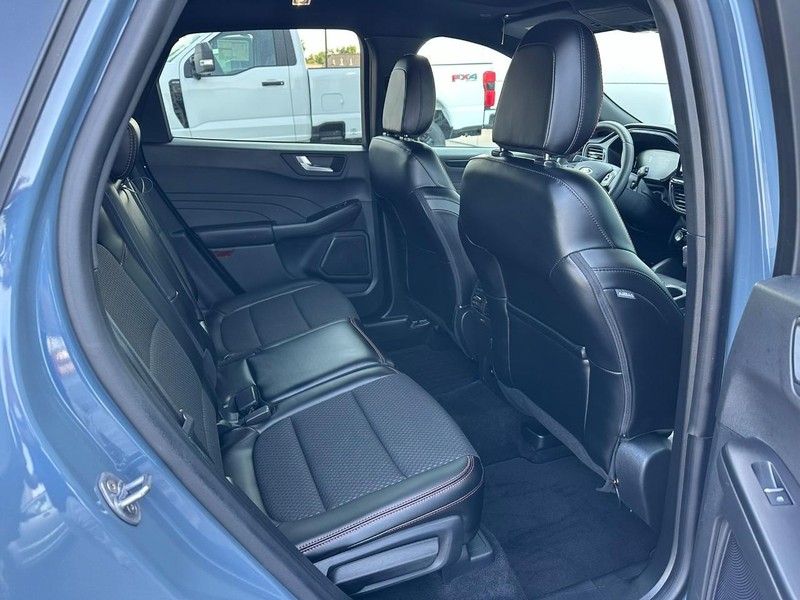 Ford Escape Vehicle Full-screen Gallery Image 11