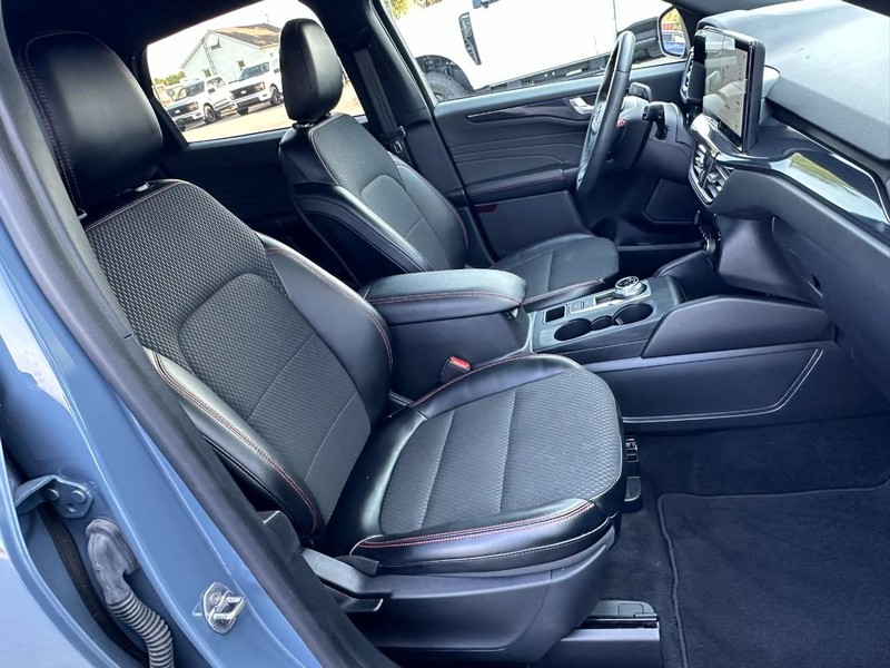 Ford Escape Vehicle Full-screen Gallery Image 13