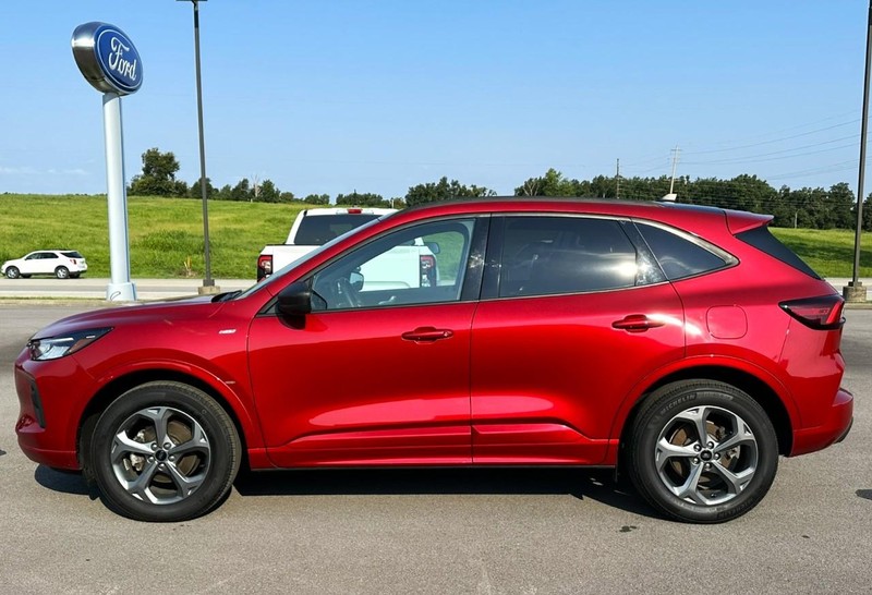 Ford Escape Vehicle Full-screen Gallery Image 04