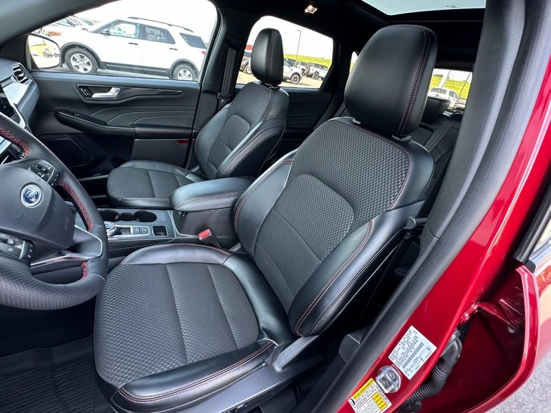 Ford Escape Vehicle Full-screen Gallery Image 06