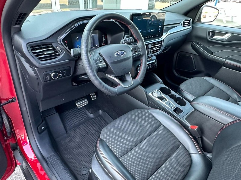 Ford Escape Vehicle Full-screen Gallery Image 08