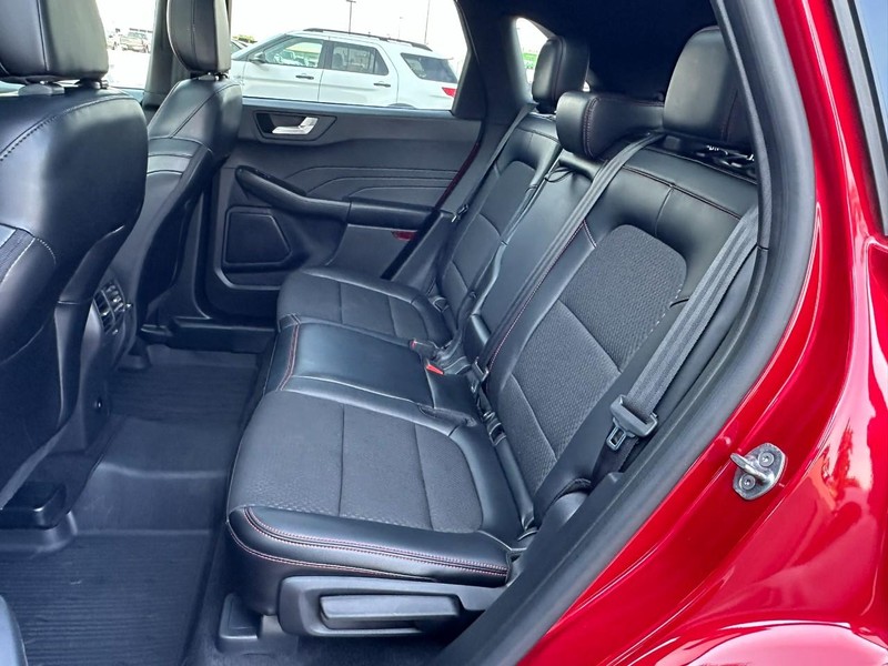 Ford Escape Vehicle Full-screen Gallery Image 11