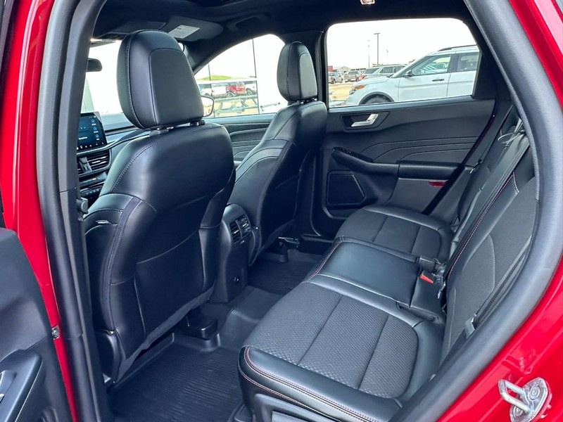 Ford Escape Vehicle Full-screen Gallery Image 12