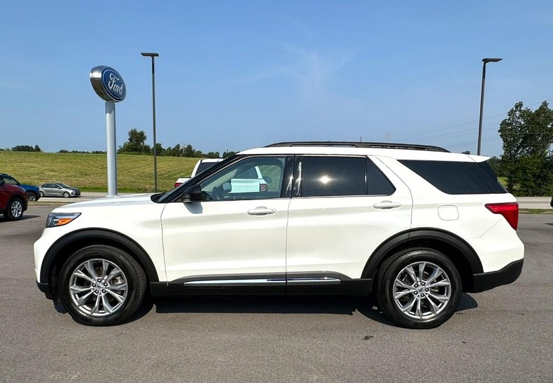Ford Explorer Vehicle Full-screen Gallery Image 05