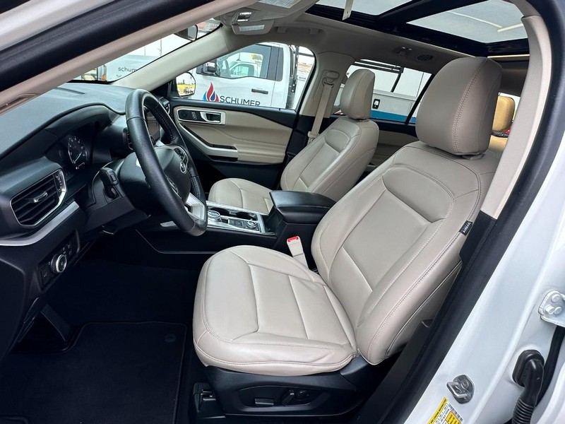 Ford Explorer Vehicle Full-screen Gallery Image 07