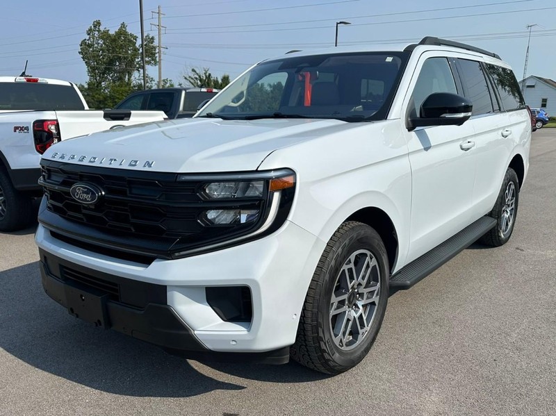 Ford Expedition Vehicle Full-screen Gallery Image 04