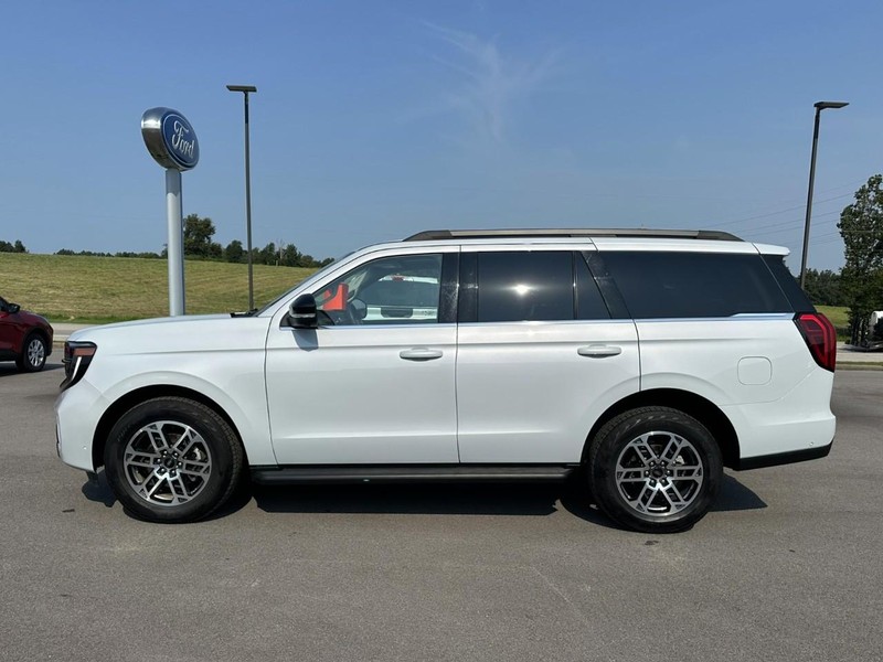 Ford Expedition Vehicle Full-screen Gallery Image 05