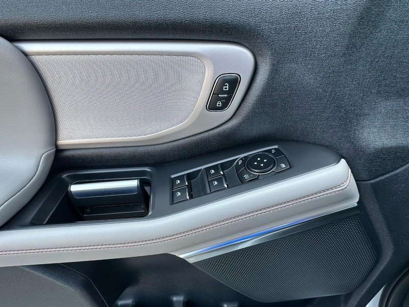 Ford Expedition Vehicle Full-screen Gallery Image 12