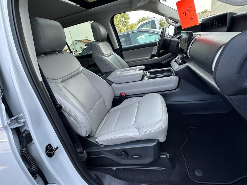 Ford Expedition Vehicle Full-screen Gallery Image 17