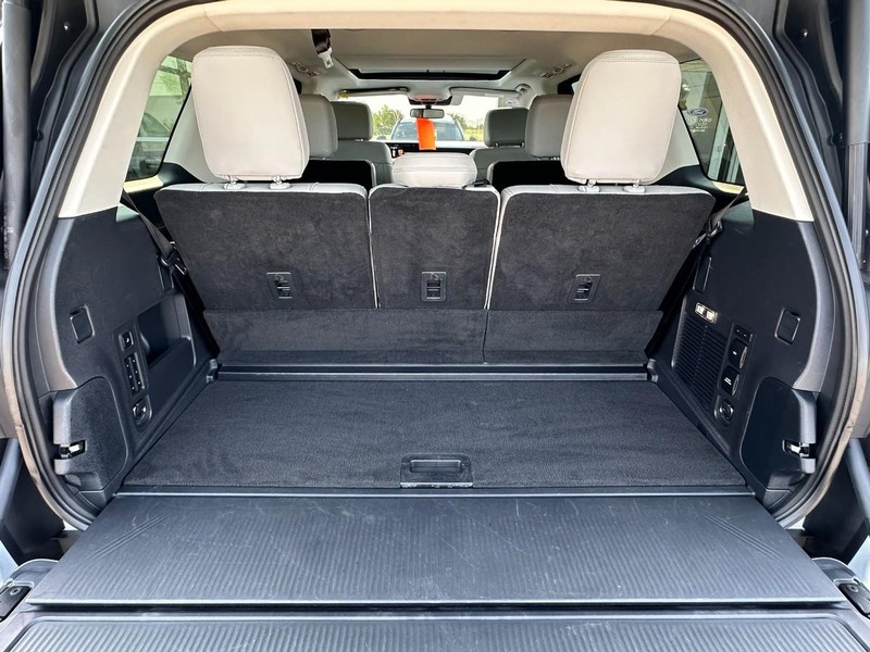 Ford Expedition Vehicle Full-screen Gallery Image 18