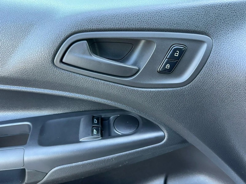 Ford Transit Connect Vehicle Full-screen Gallery Image 11