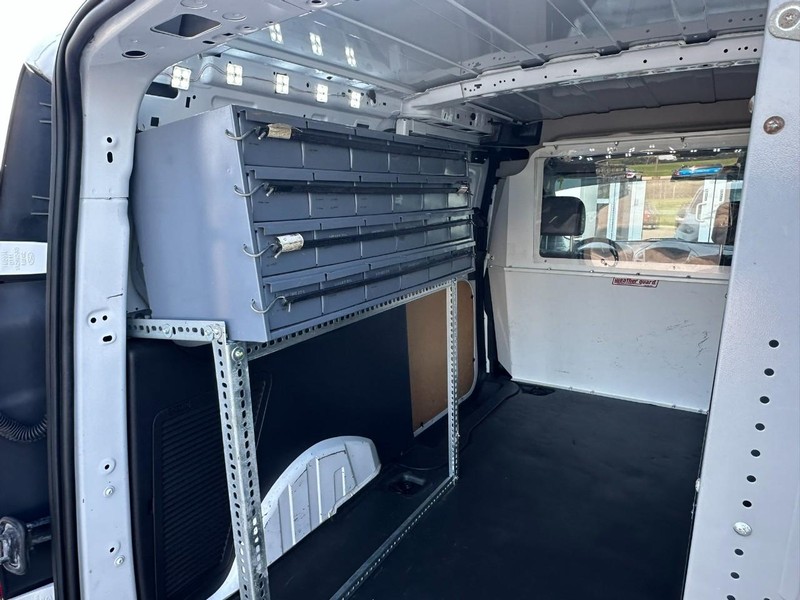 Ford Transit Connect Vehicle Full-screen Gallery Image 15