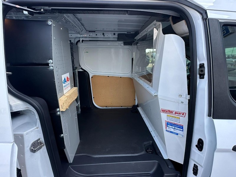 Ford Transit Connect Vehicle Full-screen Gallery Image 17