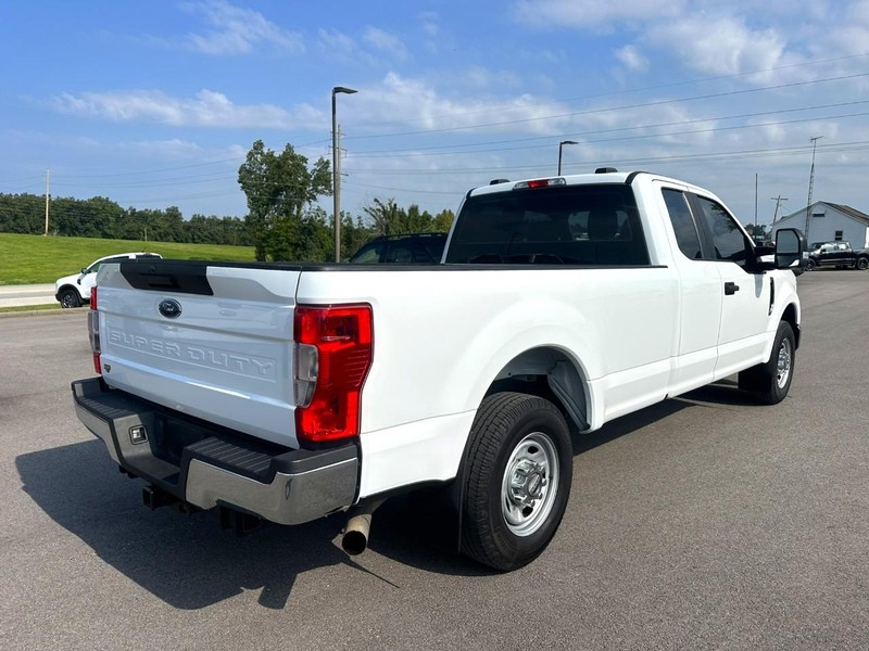 Ford Super Duty F-250 SRW Vehicle Full-screen Gallery Image 03