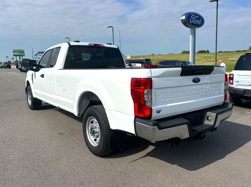 Ford Super Duty F-250 SRW Vehicle Full-screen Gallery Image 06