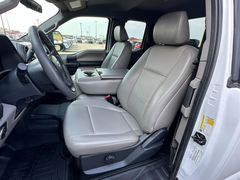 Ford Super Duty F-250 SRW Vehicle Full-screen Gallery Image 07