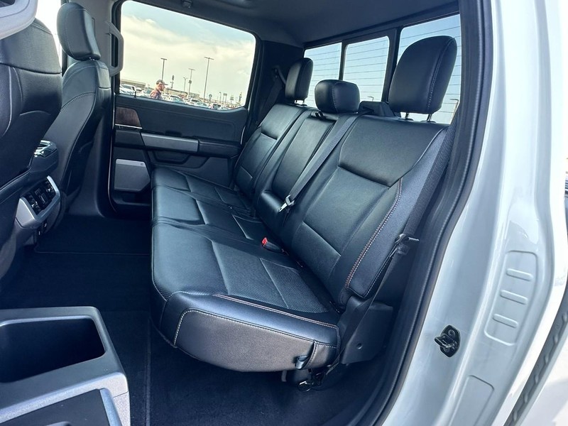 Ford F-150 Vehicle Full-screen Gallery Image 14