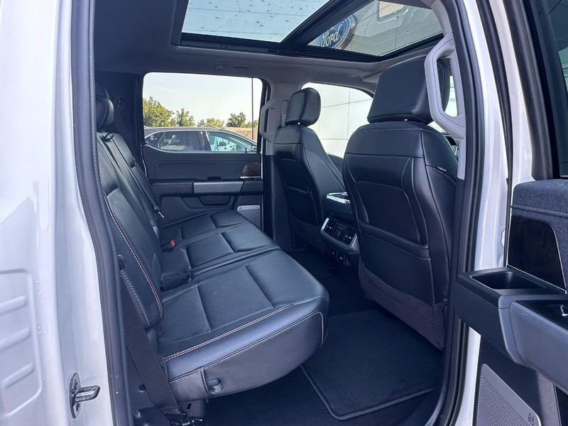 Ford F-150 Vehicle Full-screen Gallery Image 15