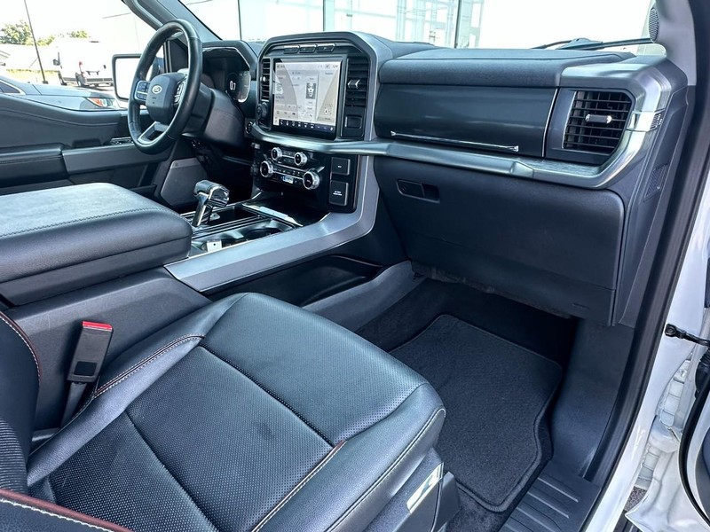 Ford F-150 Vehicle Full-screen Gallery Image 16